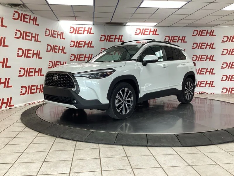 Used 2023 Beige Toyota XLE image 3