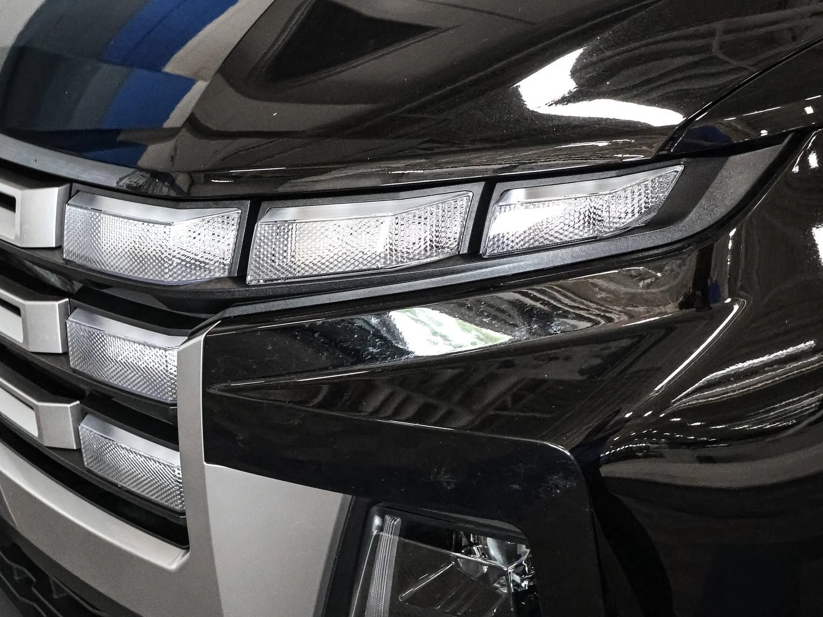 Used 2025 Black Hyundai SEL Activity image 15