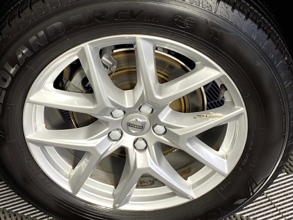 Used 2019 Silver Volvo T5 Momentum image 24