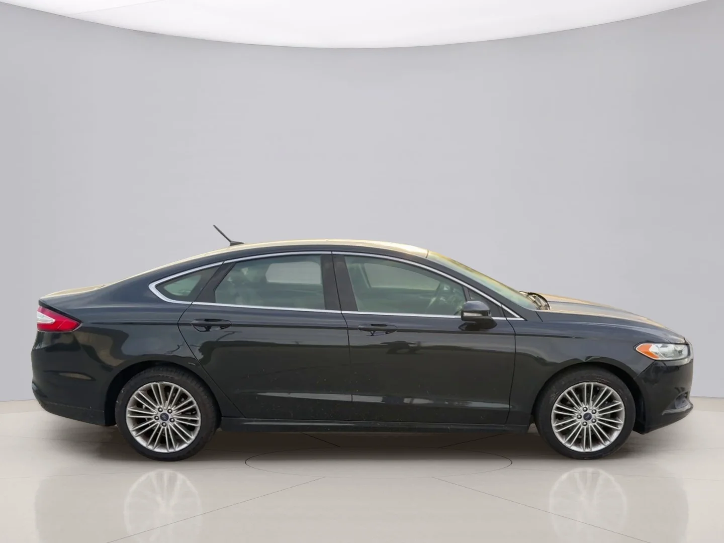 Used 2015 Black Ford SE image 6