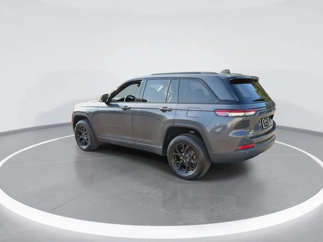 Used 2024 Gray Jeep Altitude image 6