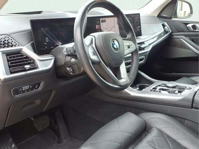 Used 2023  BMW xDrive40i image 10