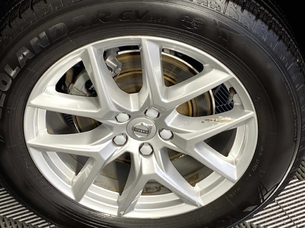 Used 2019 Bright Silver Metallic Volvo T5 Momentum image 24
