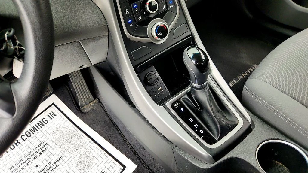 Used 2015 Titanium Gray Metallic Hyundai 4dr Sedan Automatic SE w/ Popular Equipment Pkg image 15