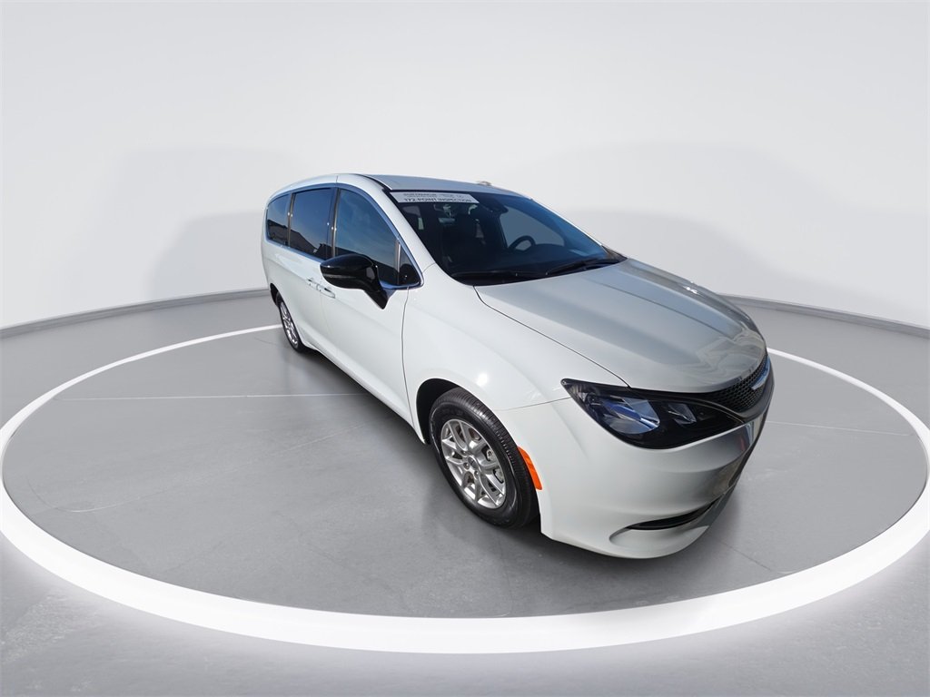 2025 Chrysler Voyager LX photo 2