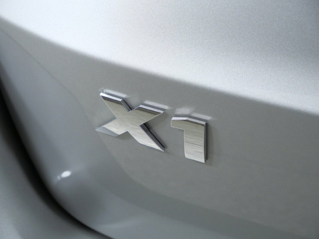 New 2027 Space Silver Metallic BMW M35i image 13