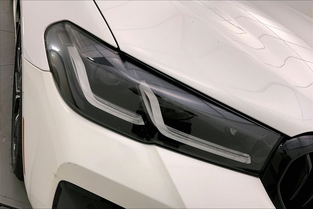 Used 2023 Alpine White BMW  image 27