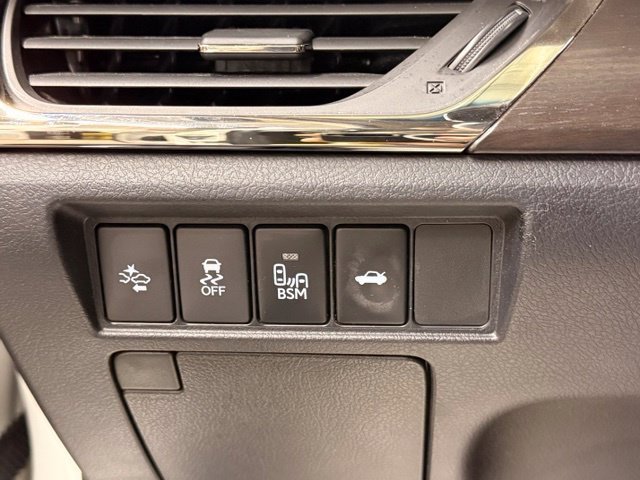 Used 2017 White Toyota XLE image 13