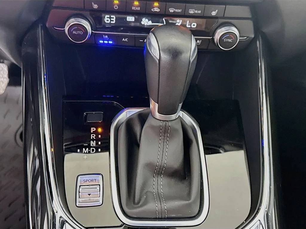 Used 2020 Snowflake White Pearl Mica Mazda Grand Touring image 16
