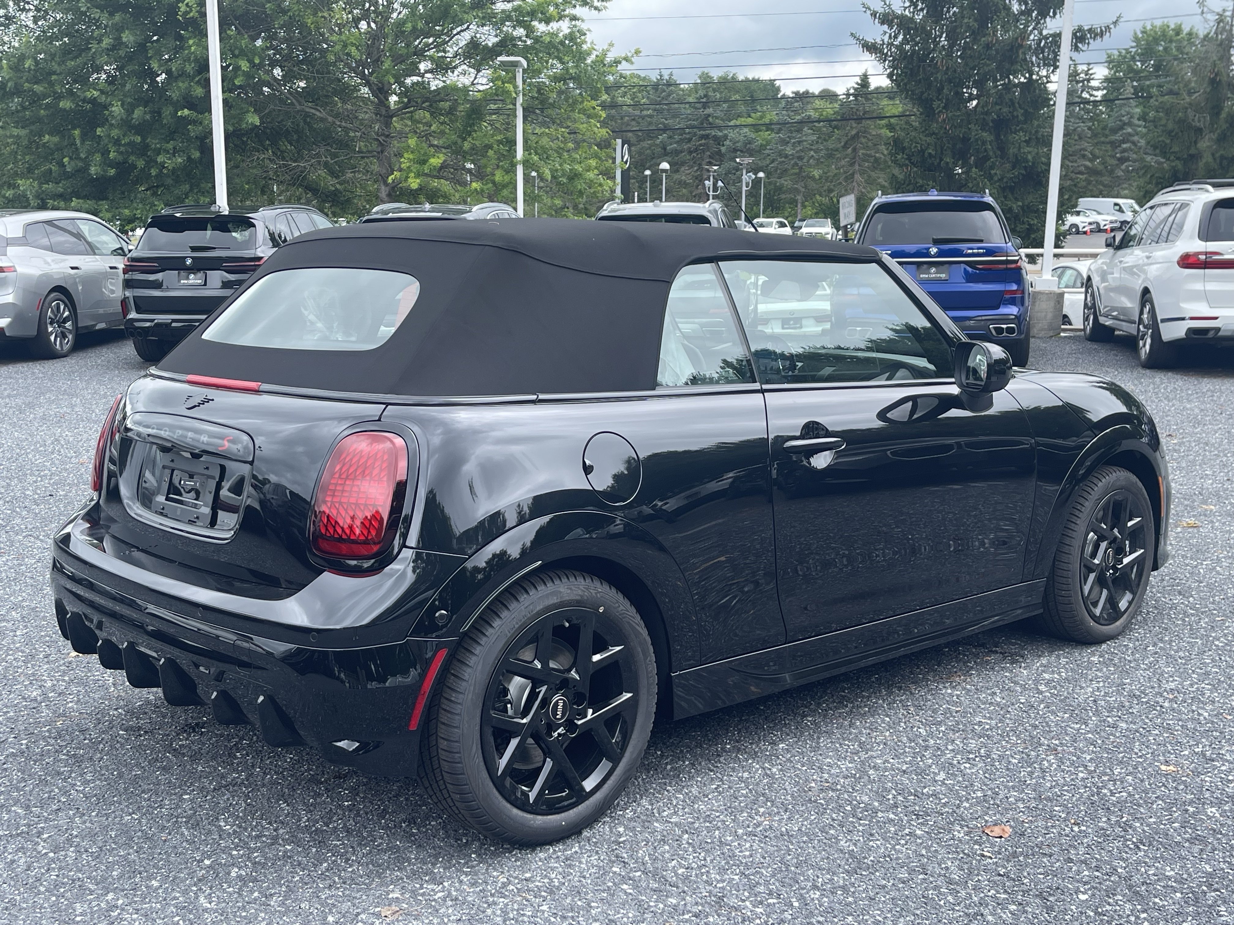 New 2026 Midnight Black II Metallic MINI Iconic image 10