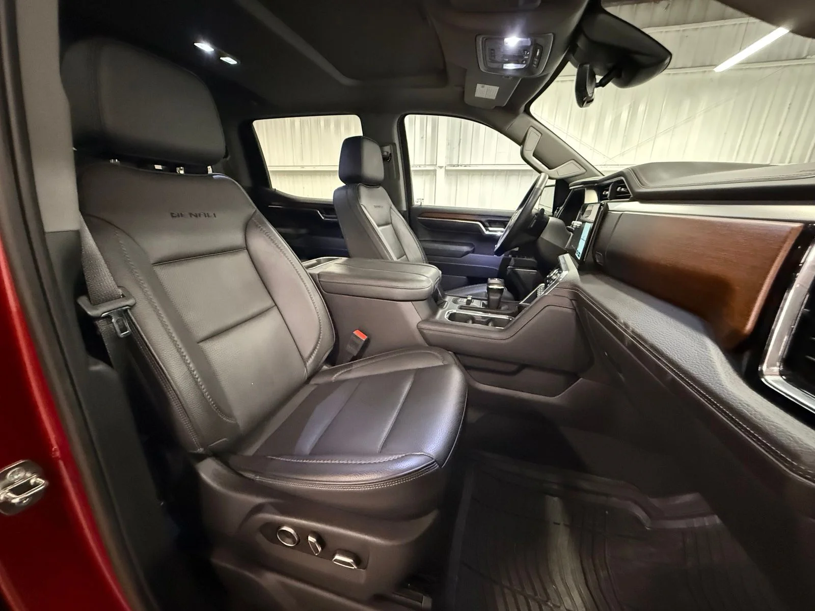 Used 2024 Red GMC Denali image 29