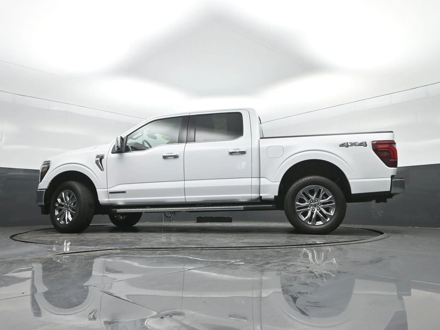 Used 2025 Oxford White Ford LARIAT image 37