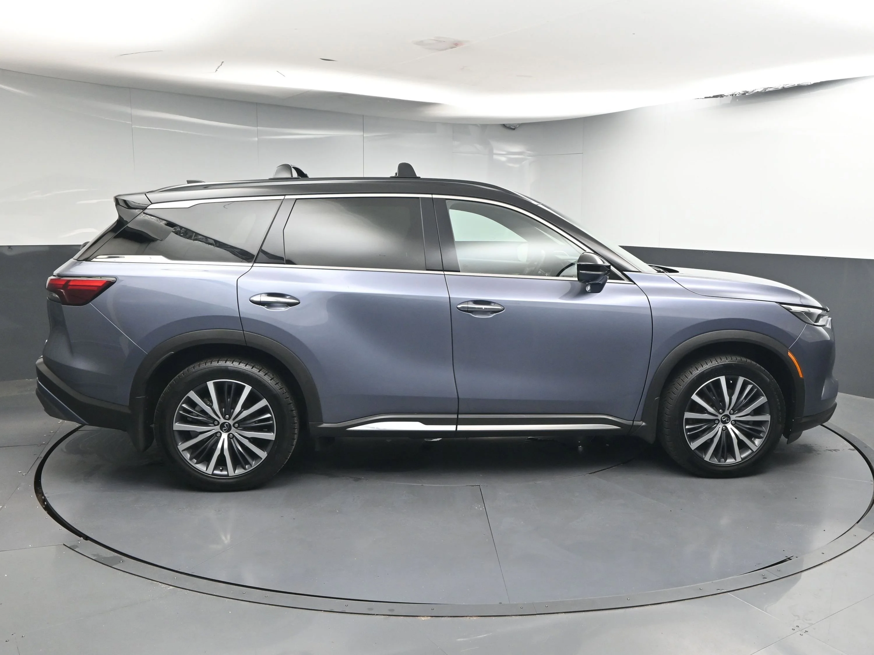 Used 2023 Moonbow Blue/Black Obsidian INFINITI AUTOGRAPH image 8