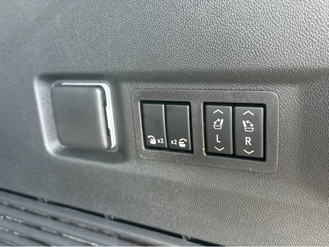2026 GMC Yukon AT4 Ultimate - Photo 32