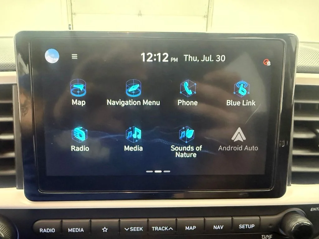 Used 2022 Red Hyundai Limited image 5