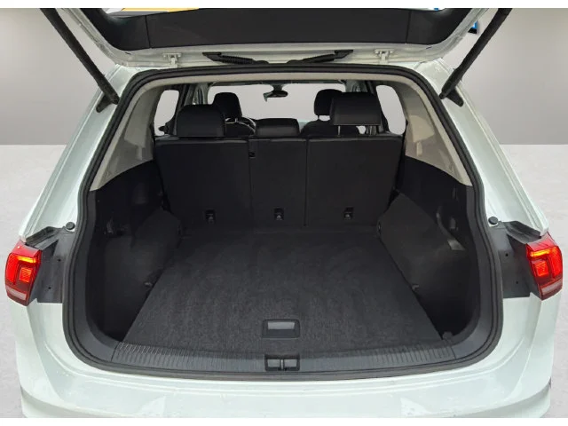 Used 2024  Volkswagen 2.0T SE image 31