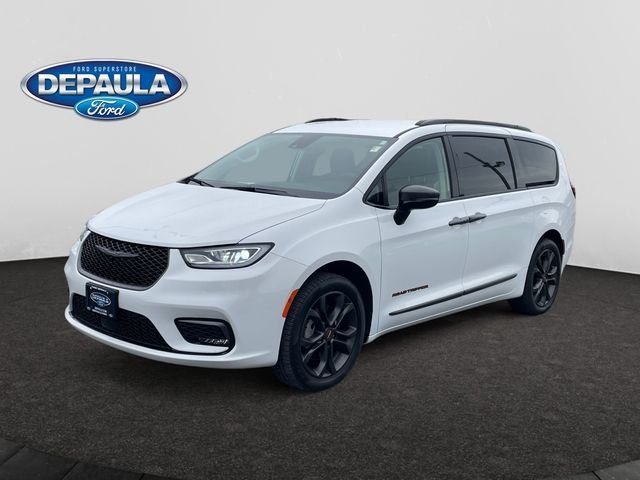 Used 2024 Bright White Clearcoat Chrysler Touring L image 1