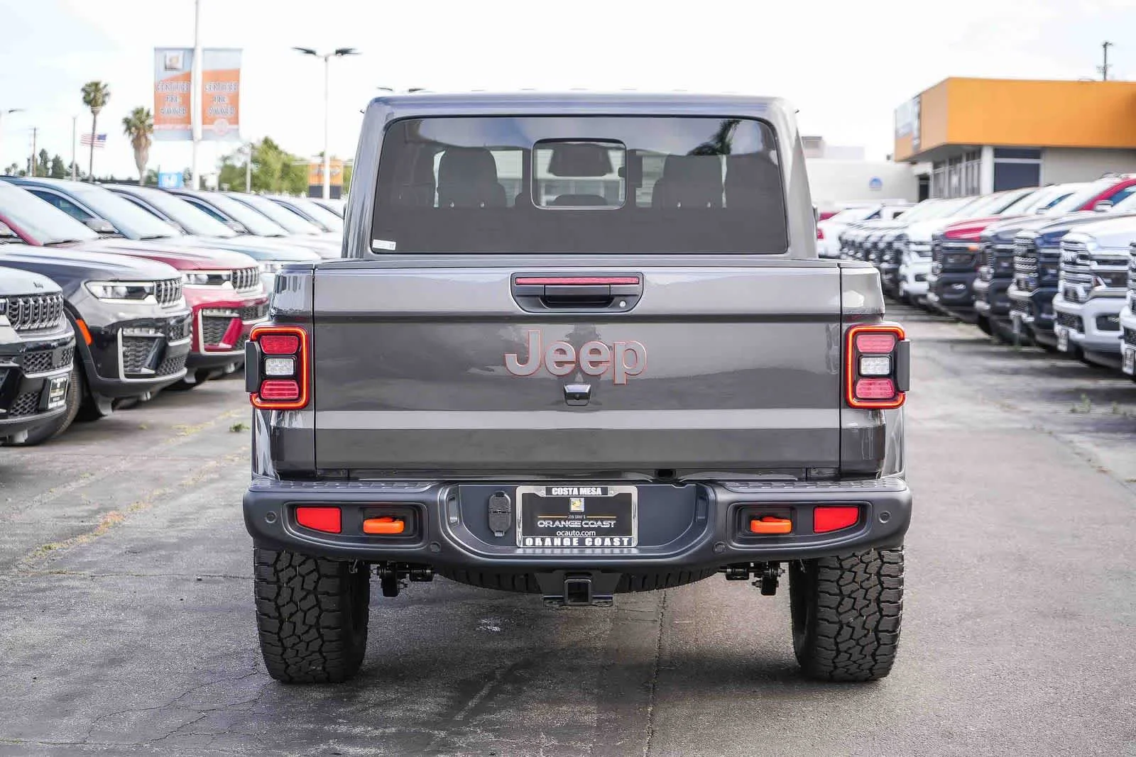 New 2026 Granite Crystal Metallic Clear-Coat Exterior Paint Jeep Mojave X image 8
