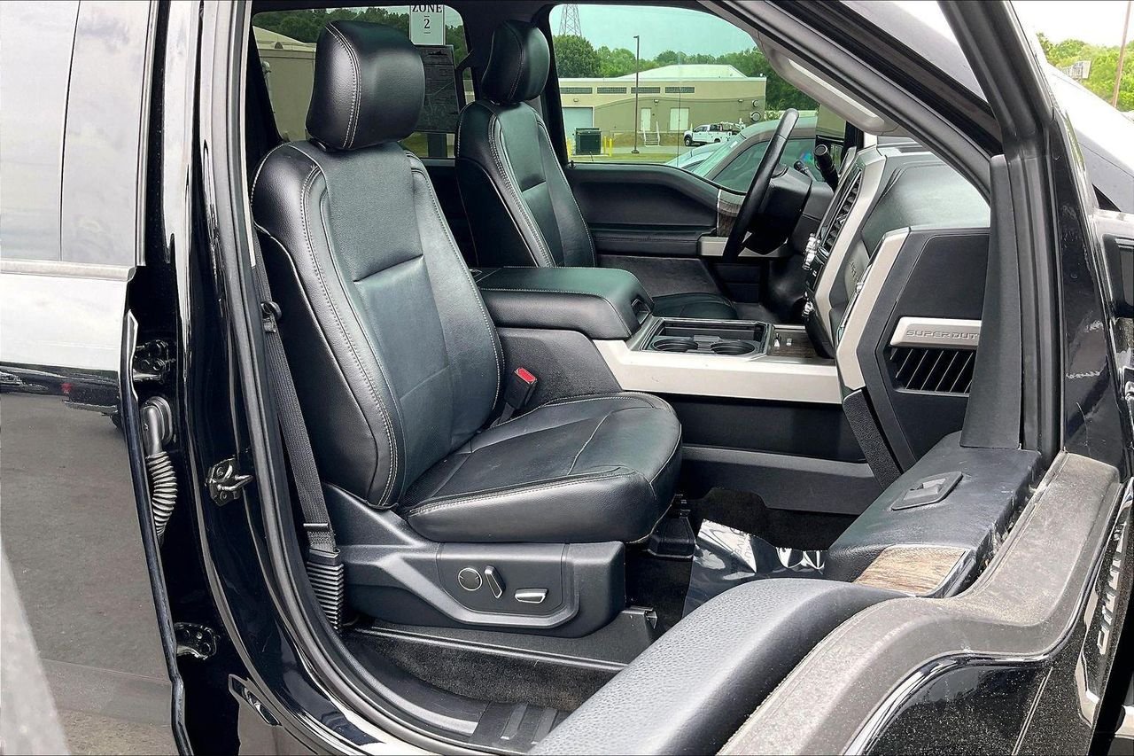Used 2017 SHADOW BLACK Ford LARIAT image 26