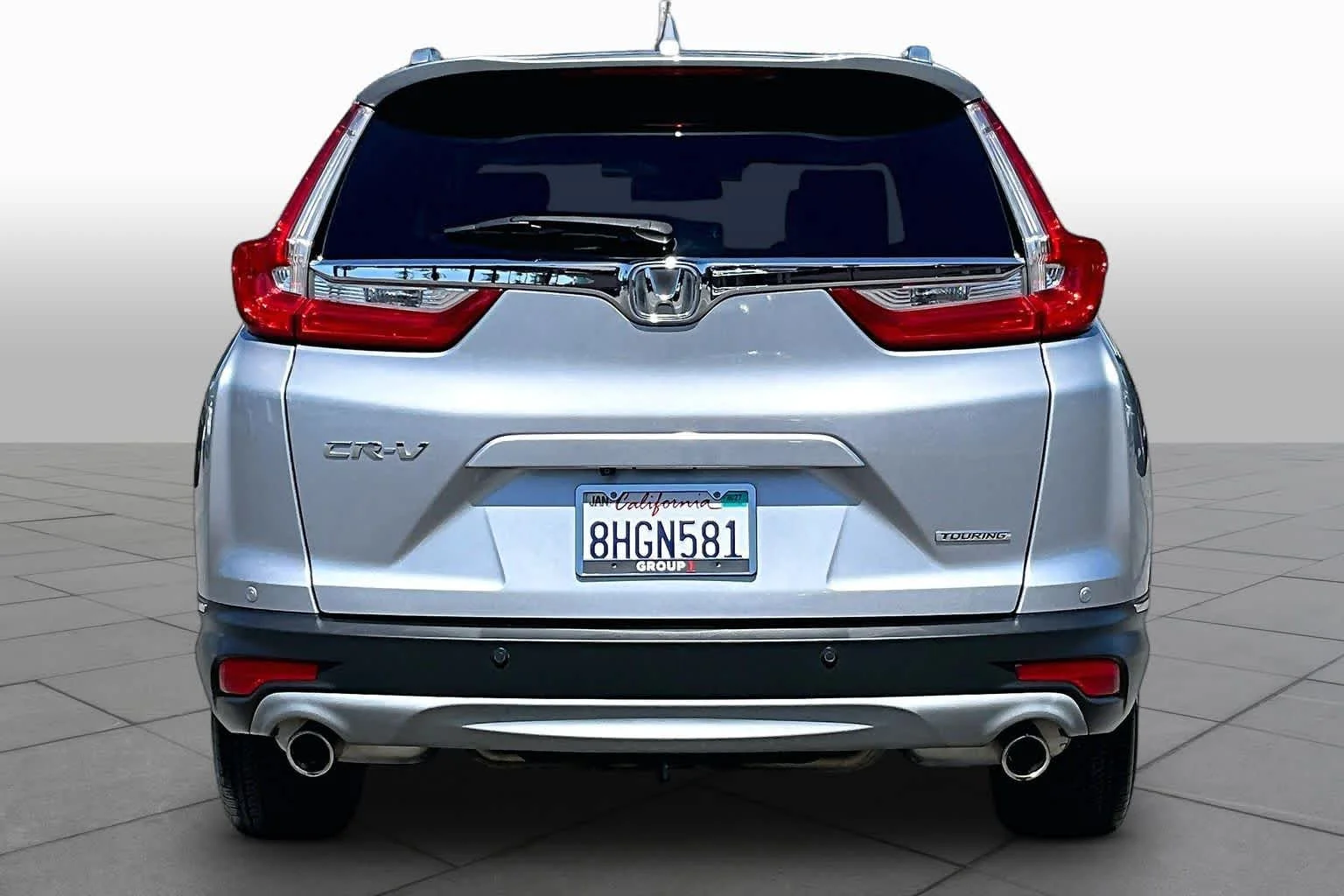 Used 2018 Lunar Silver Metallic Honda Touring image 4