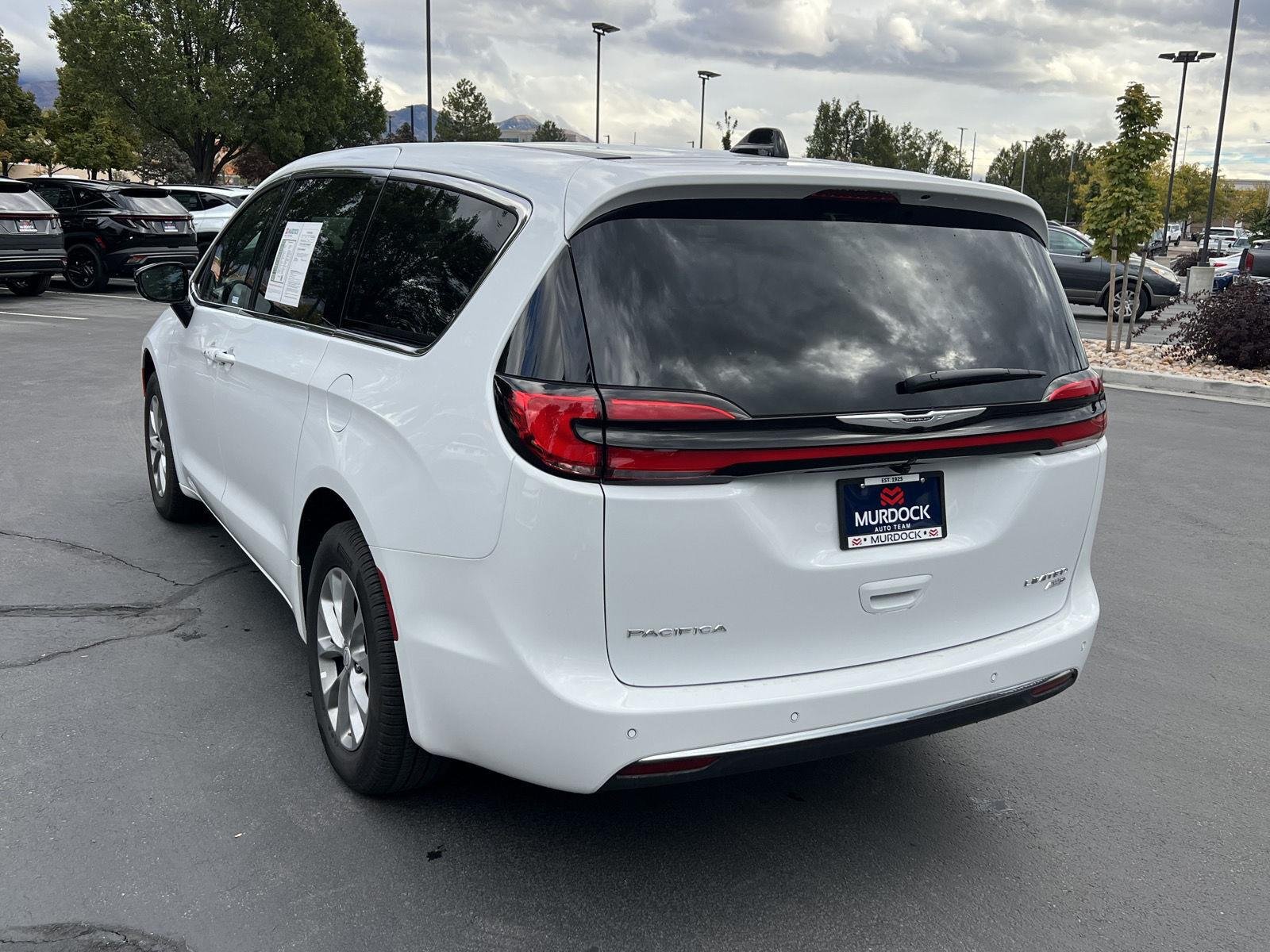 Used 2026 Bright White Clearcoat Chrysler Limited image 19