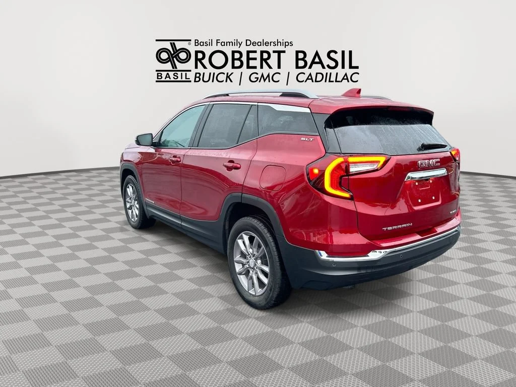 Used 2024 Volcanic Red Tintcoat GMC SLT image 6