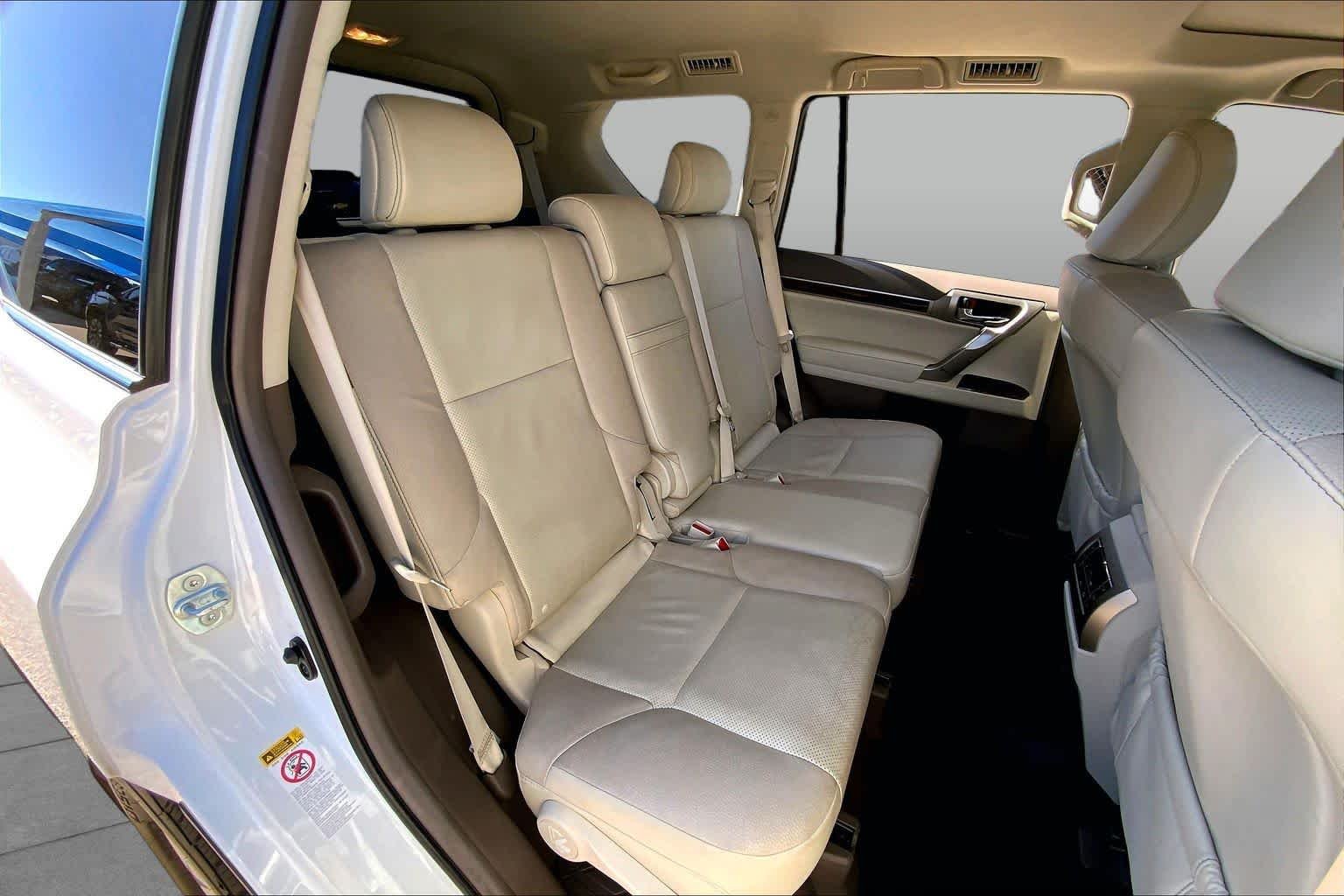 Used 2015 Starfire Pearl Lexus  image 20