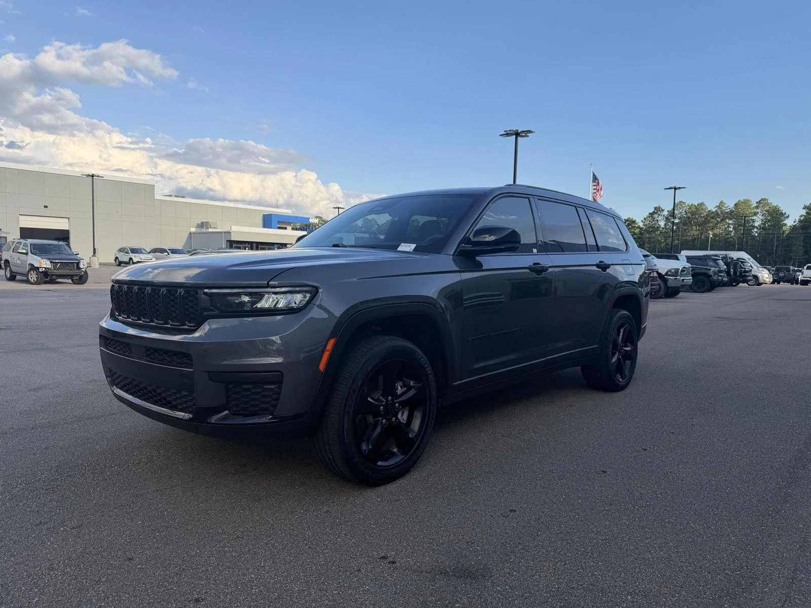 Used 2023 Baltic Gray Metallic Clearcoat Jeep Altitude image 1