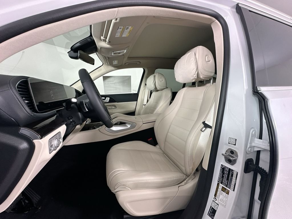 New 2026 MANUFAKTUR Moonlight White Metallic Mercedes-Benz GLS 450 image 22