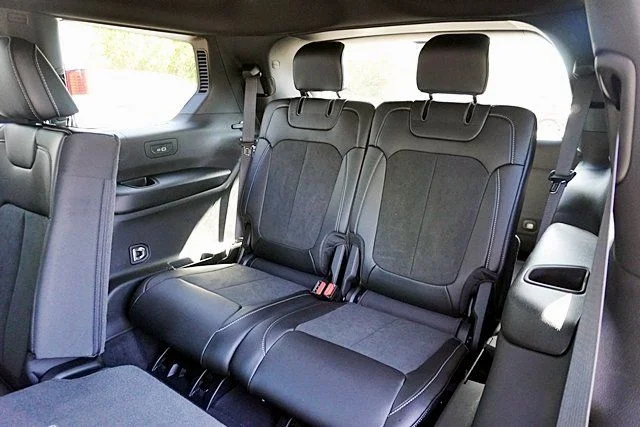 New 2026 Diamond Black Crystal Pearl-Coat Exterior Paint Jeep Laredo image 22