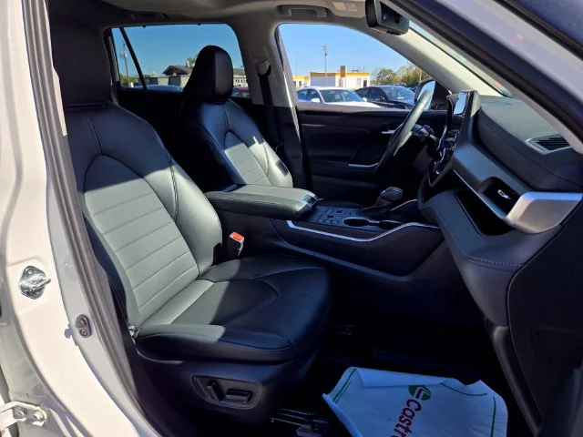 Used 2023 Beige Toyota XLE image 20