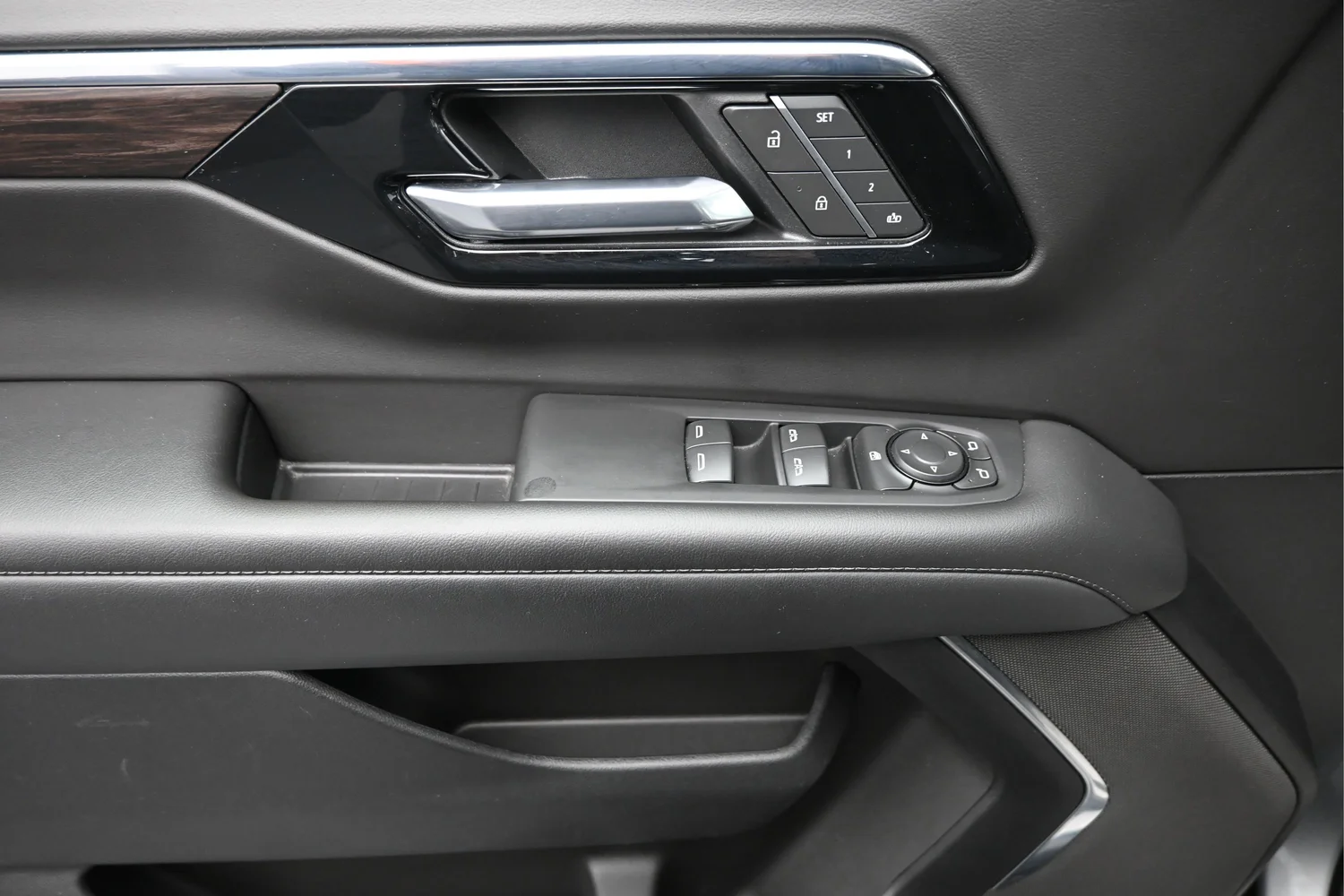 Used 2025 Gray Chevrolet LT image 25