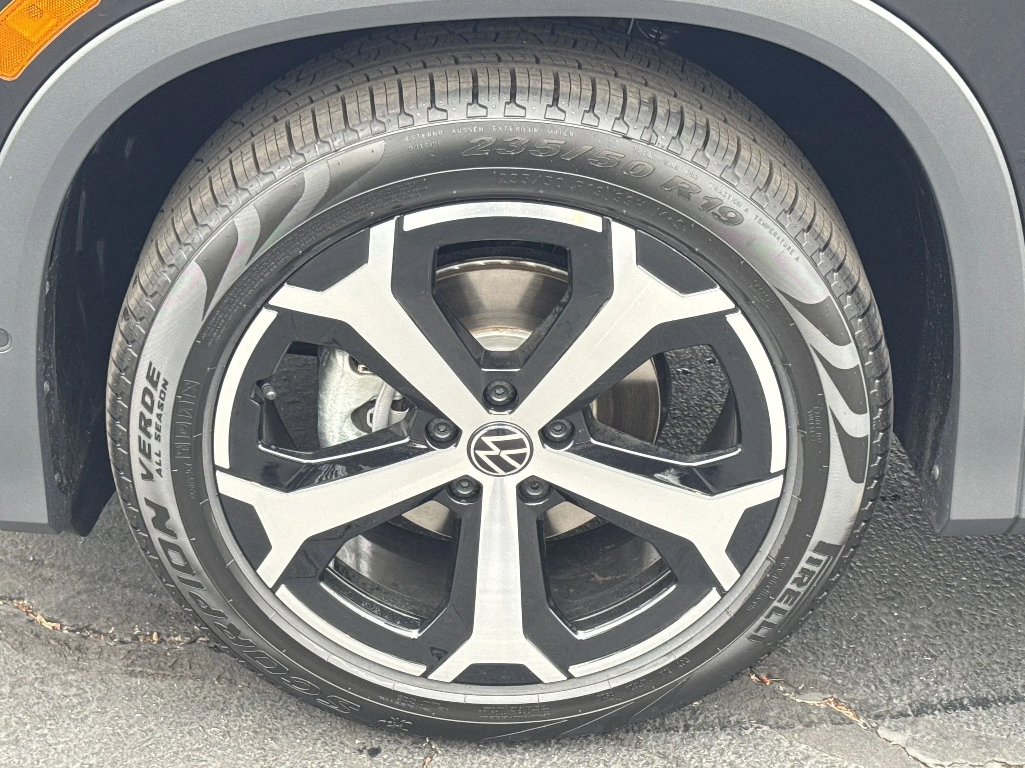 New 2026 Deep Black Pearl Volkswagen SE image 10