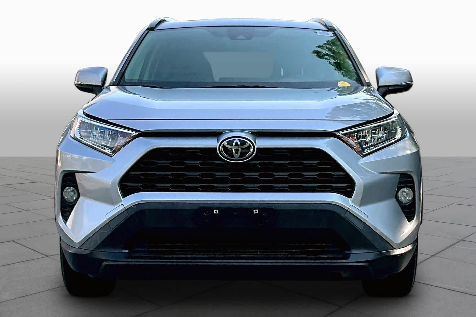 Used 2020 Silver Sky Metallic Toyota XLE image 4