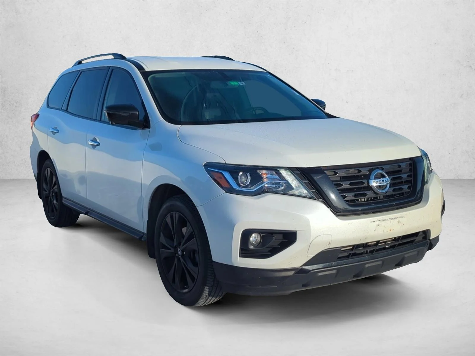 Used 2018 Pearl White Nissan SL image 4