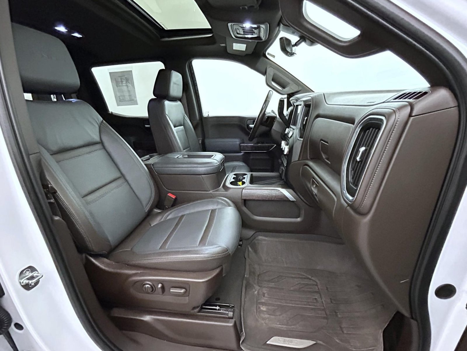 Used 2021 White GMC Denali image 16