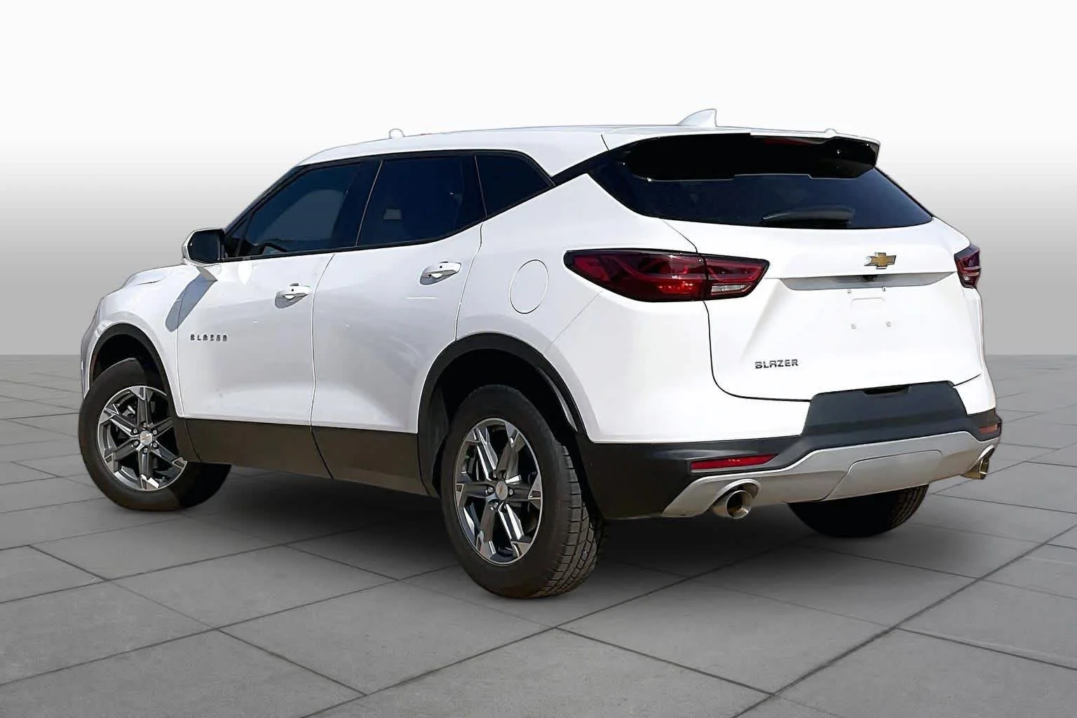 Used 2023 SUMMIT WHITE Chevrolet LT image 11