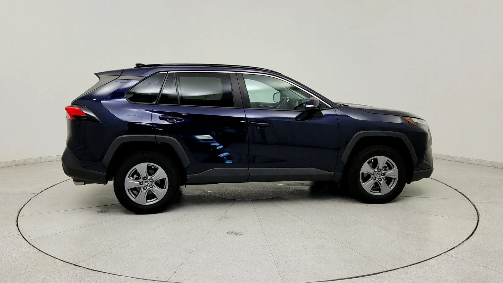 Used 2022  Toyota XLE image 8