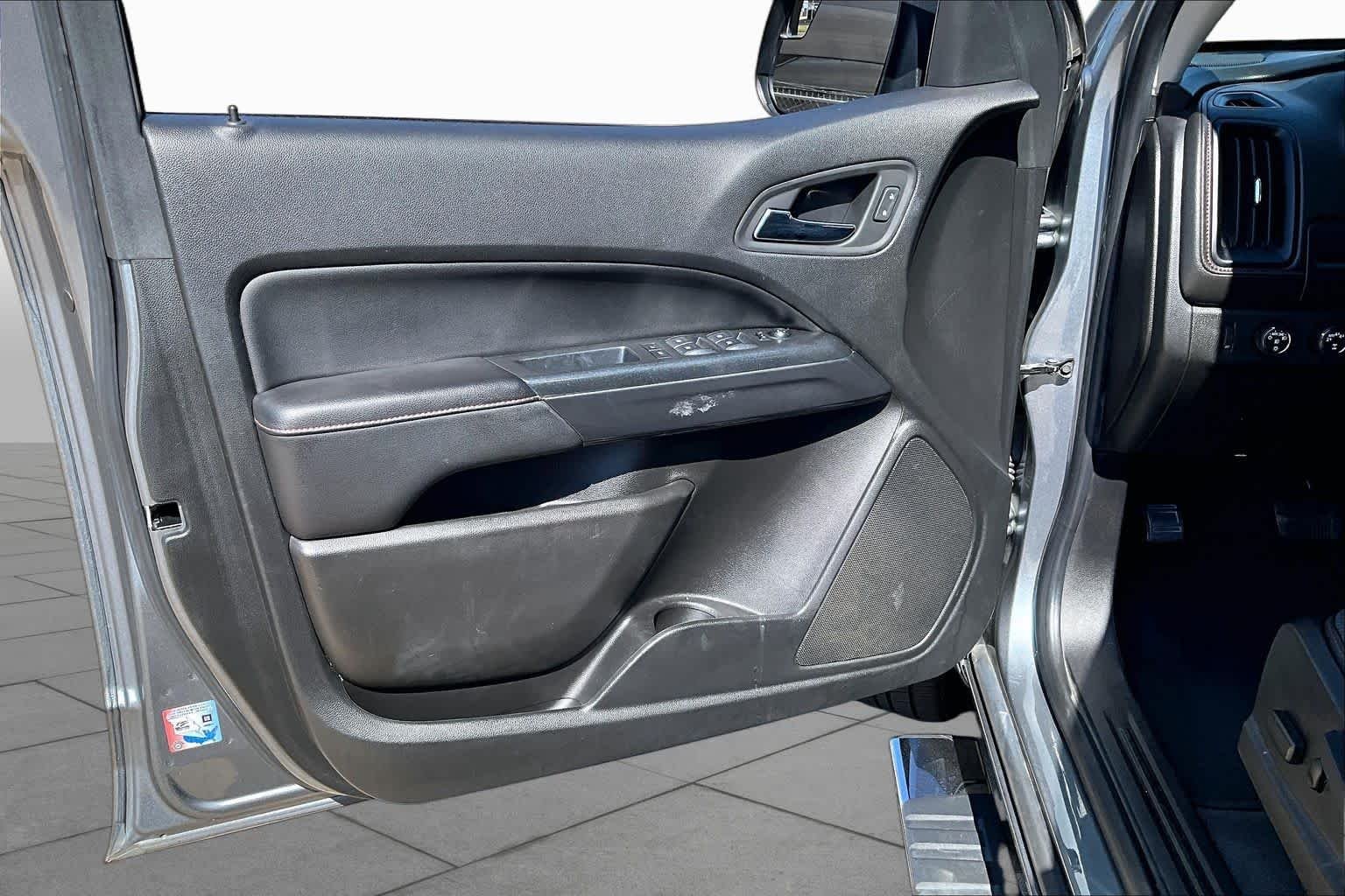 Used 2019 Satin Steel Metallic GMC 4WD All Terrain w/Leather image 24