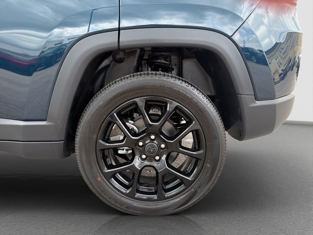 New 2026 Fathom Blue Pearl-Coat Exterior Paint Jeep Latitude image 22