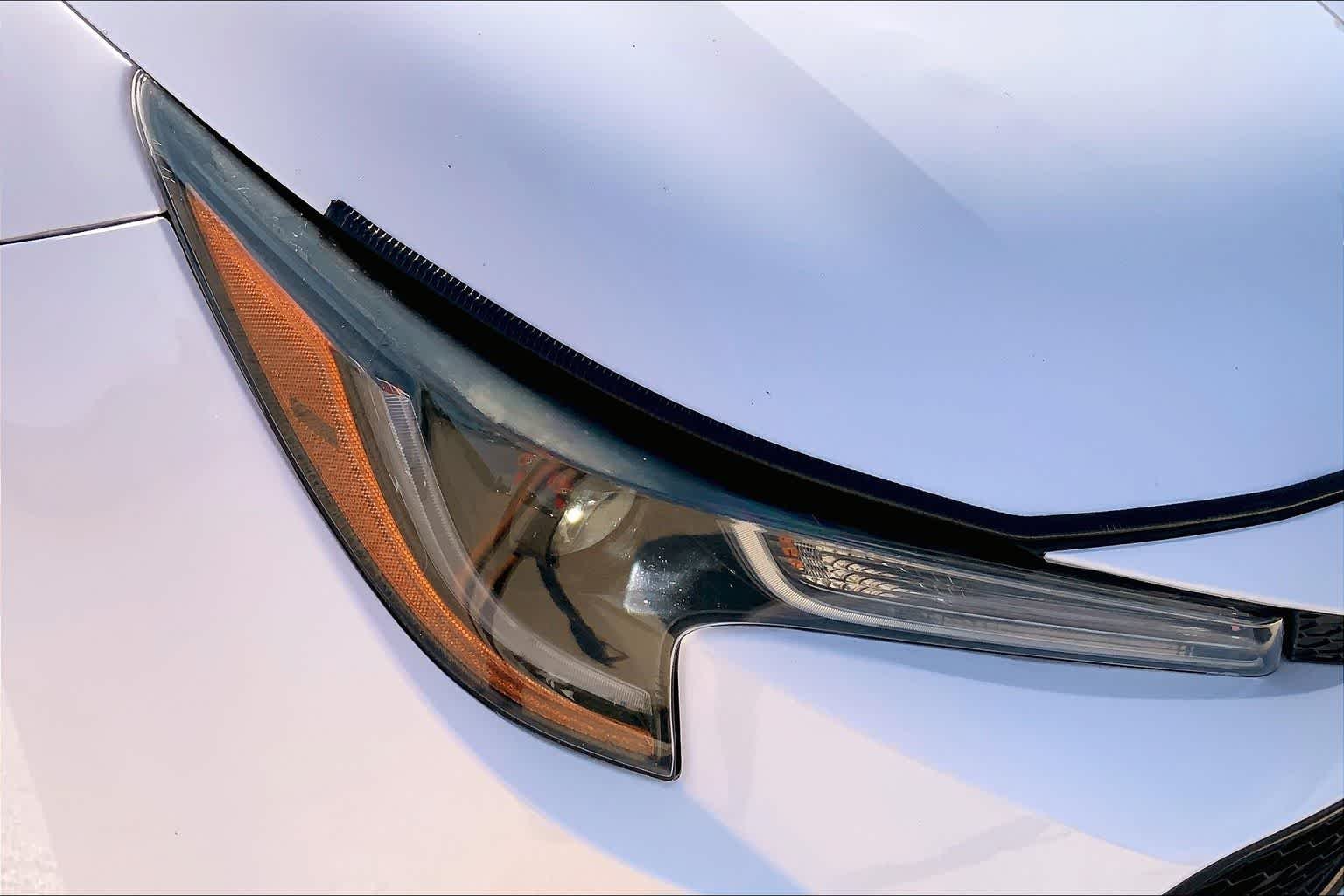 Used 2022 White Toyota LE image 27