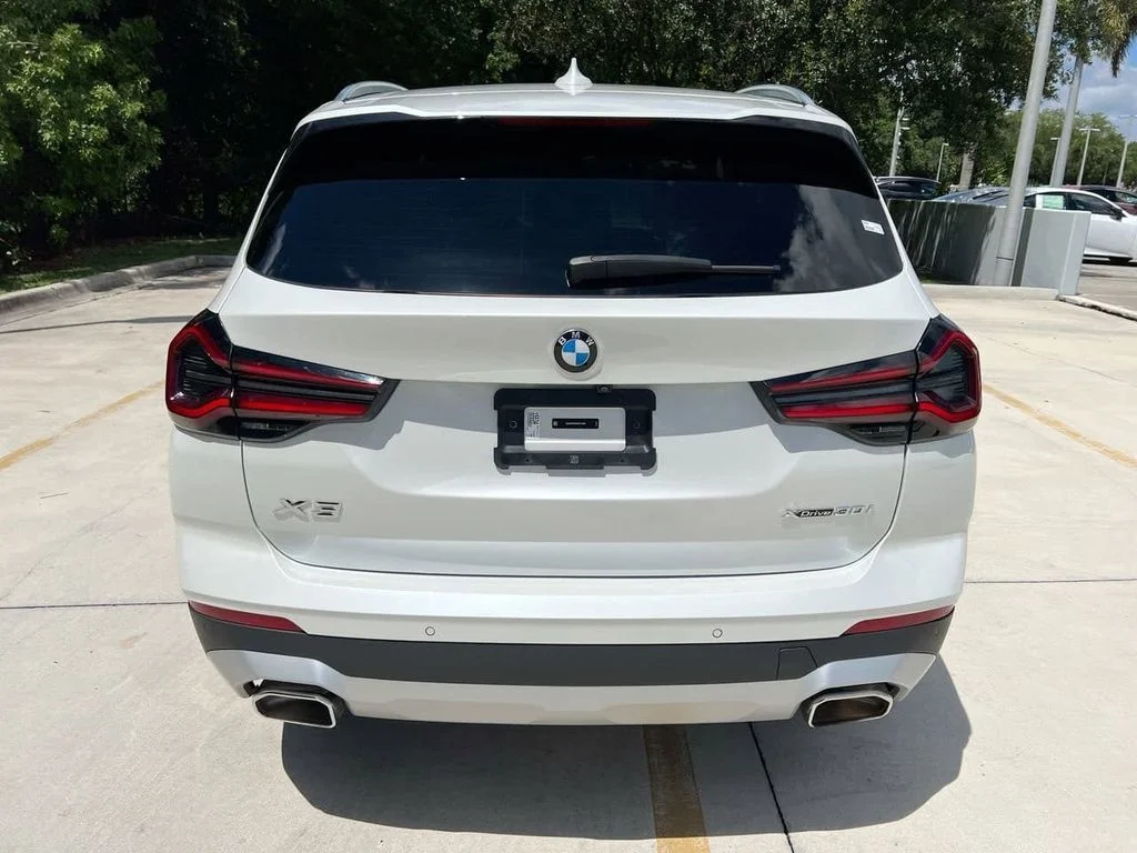 Used 2024 White Metallic BMW xDrive30i image 6