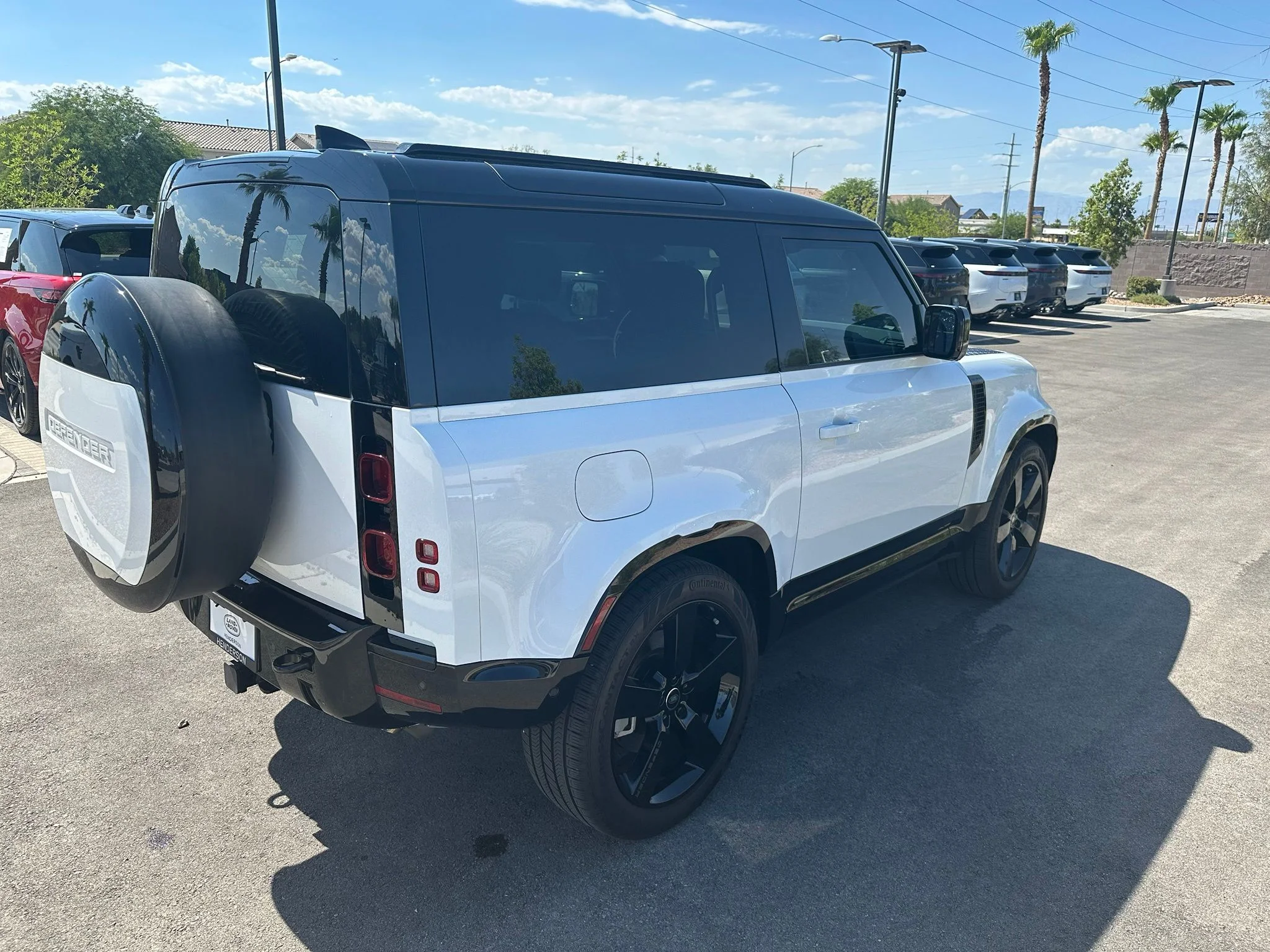 Used 2025 Fuji White Land Rover X-Dynamic SE image 2