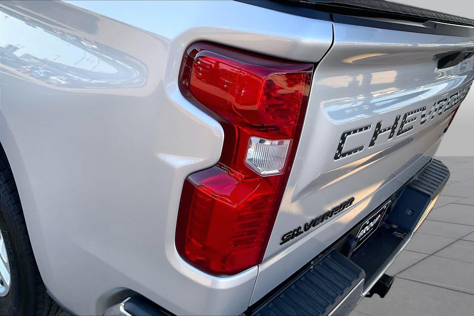 Used 2019 Silver Ice Metallic Chevrolet LT image 27