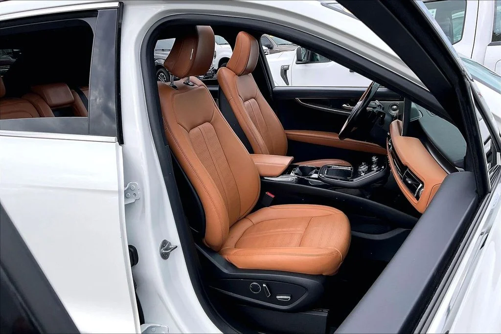 Used 2022 White Lincoln Black Label image 6