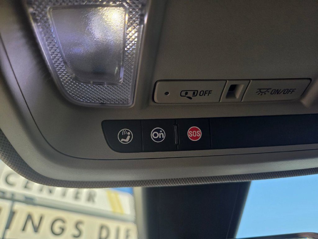 Used 2019 Silver Cadillac Luxury image 8