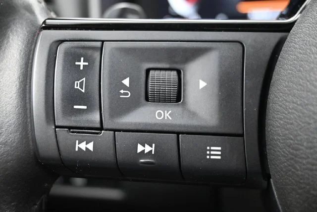Used 2024 Gray Nissan Platinum image 18