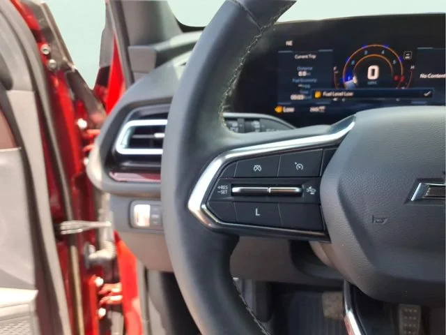 Used 2024 Red Chevrolet Z71 image 24