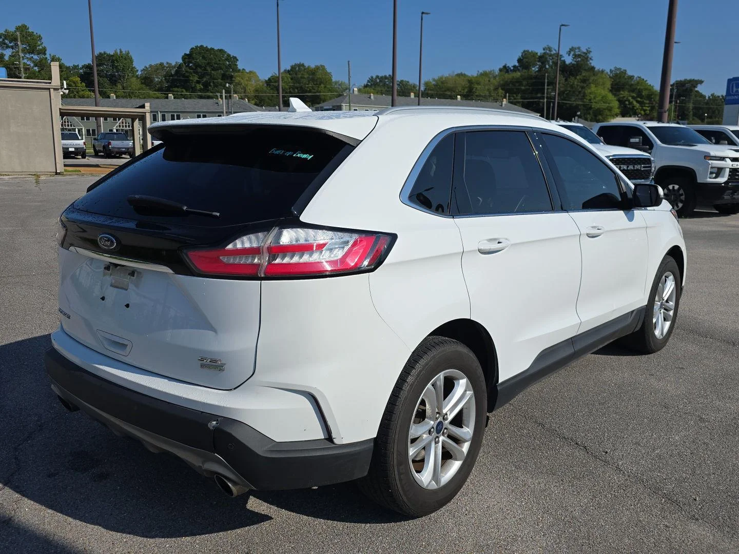 Used 2020 Oxford White Ford SEL image 3