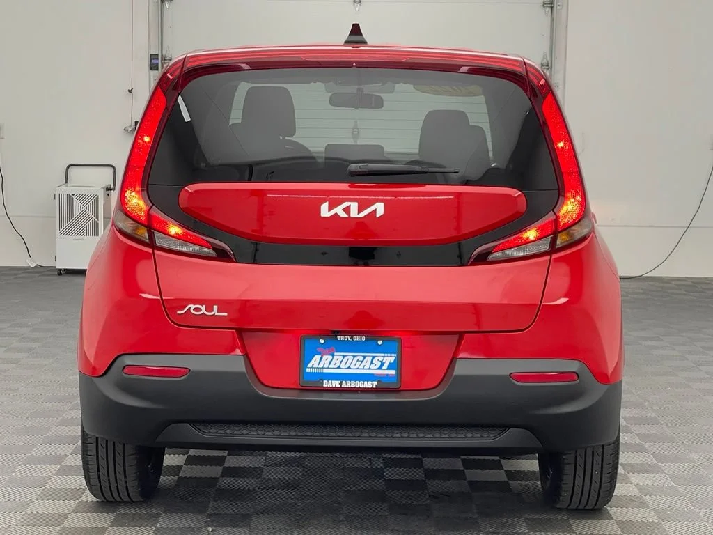 Used 2022  Kia LX image 7